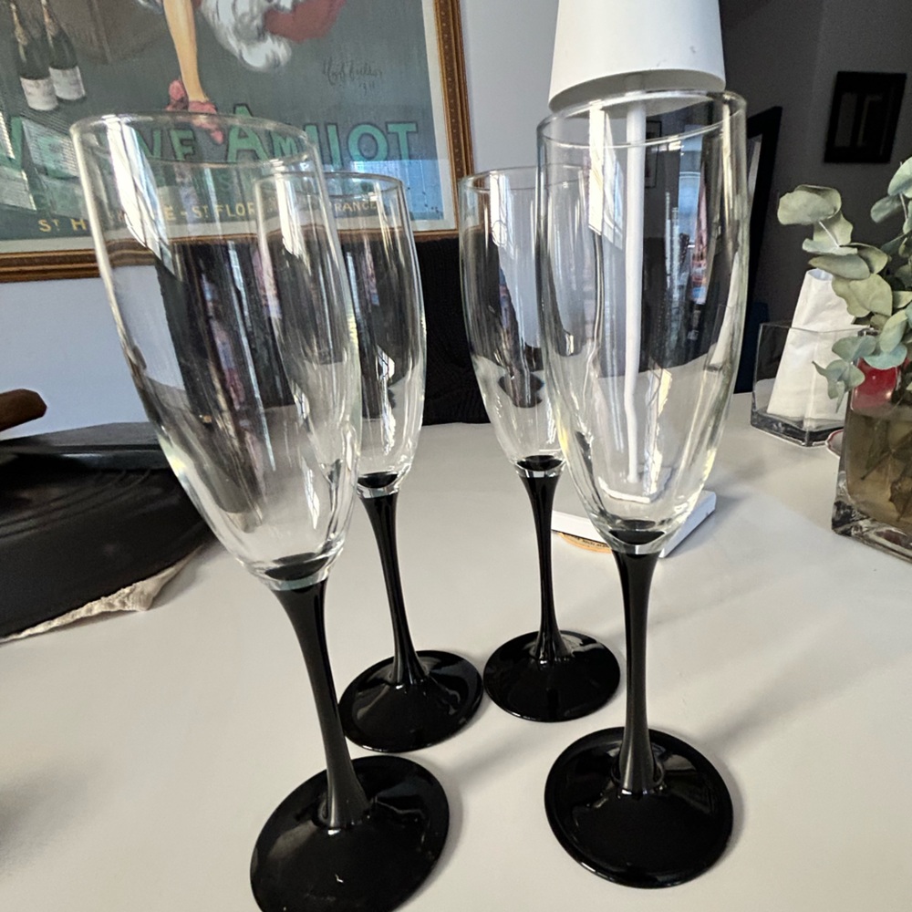 Elegant Black Stem Champagne Flutes